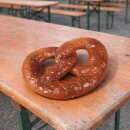 Attrappe Brezel ca. 32 x 20 cm