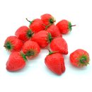 12 Erdbeeren mit Gr&uuml;n
