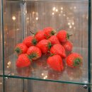 Attrappen 12 Stück Erdbeeren mit Grün